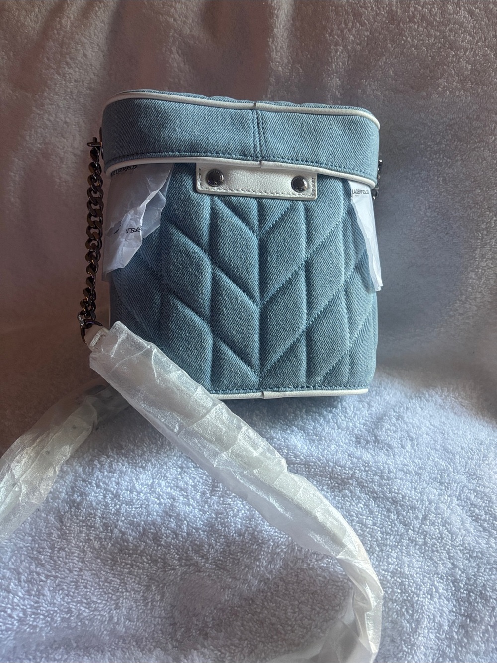 NWT Karl Lagerfeld Denim Quilted Light Blue Mini Bucket Bag with White Trim - Picture 3 of 3